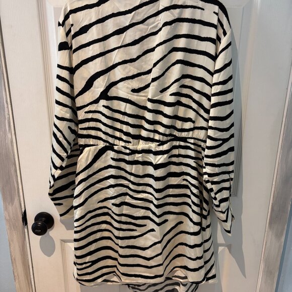 H&M Zebra Wrap Dress - Picture 5 of 5